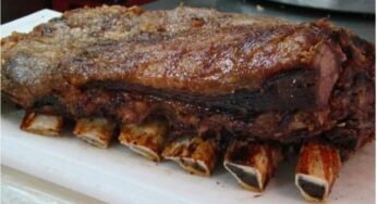 Seu sábado vai ficar INCRÍVEL com essa Costela Assada no Forno