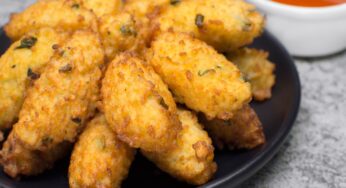 Bolinho de arroz recheado com presunto e queijo