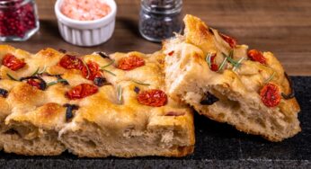 A Deliciosa Focaccia Italiana Modenese com Alecrim e Azeite