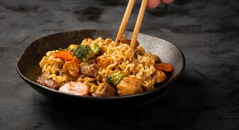 Yakisoba incrível e fácil: Uma Explosão de Sabores Asiáticos!